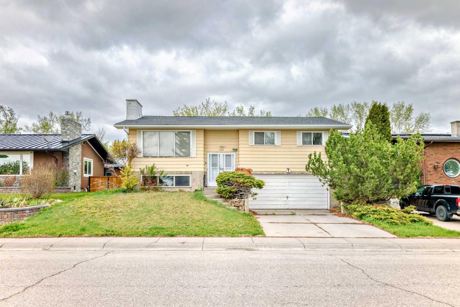 5248 Barron Dr NW, Calgary, AB T2L 1T6