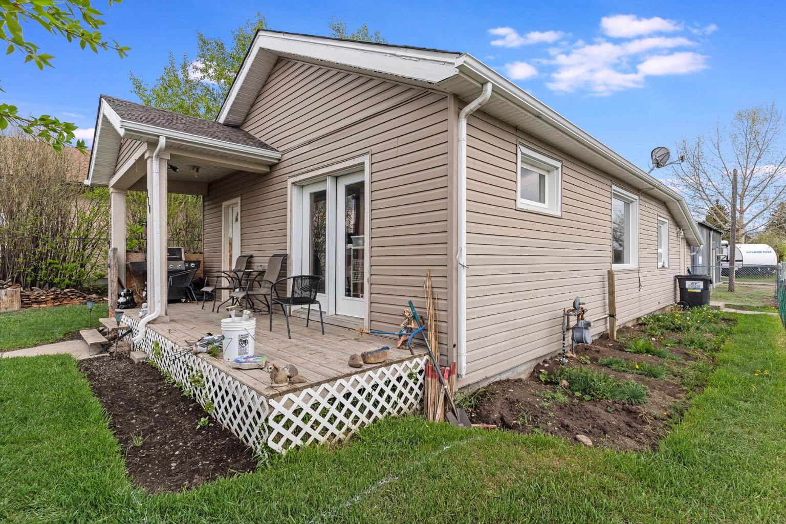110 Aberdeen St, Blackie, AB T0L 0J0