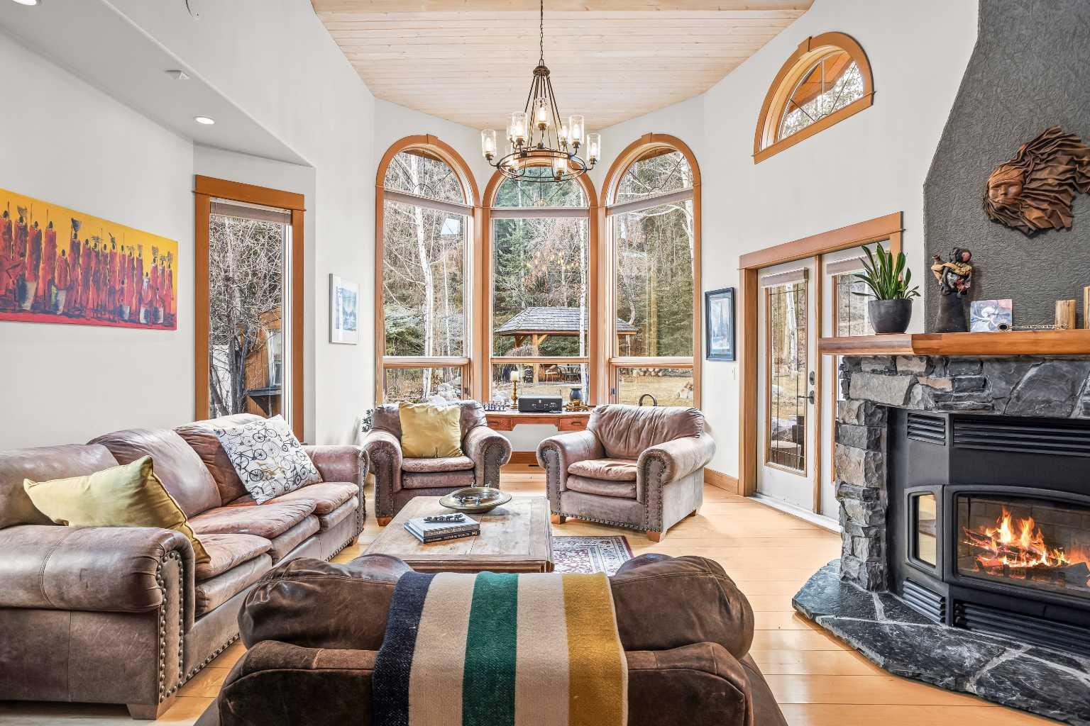 265 Three Sisters Dr, Canmore, AB T1W 2M4