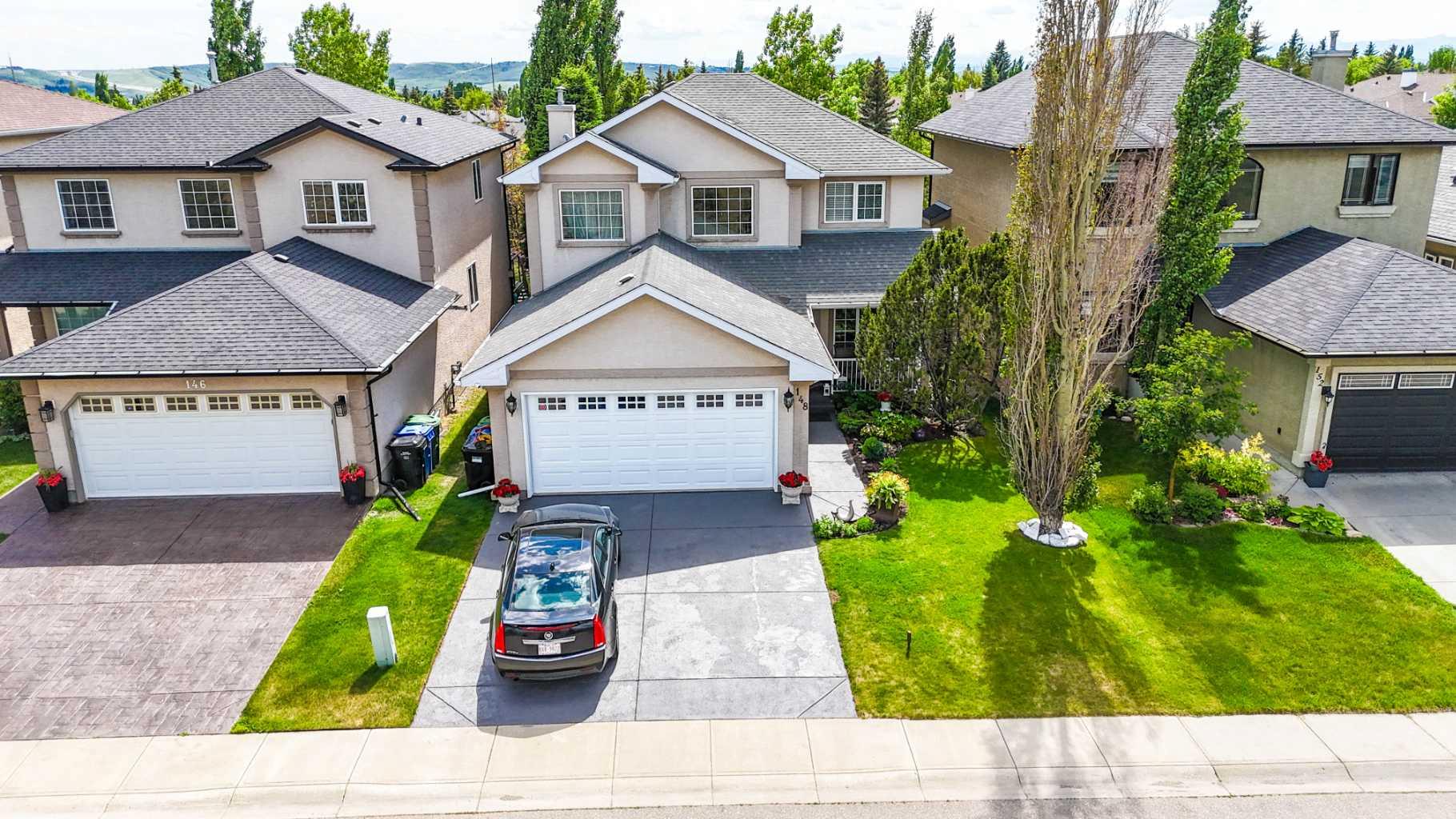 148 Scenic View Close NW, Calgary, AB T3L 1Z4