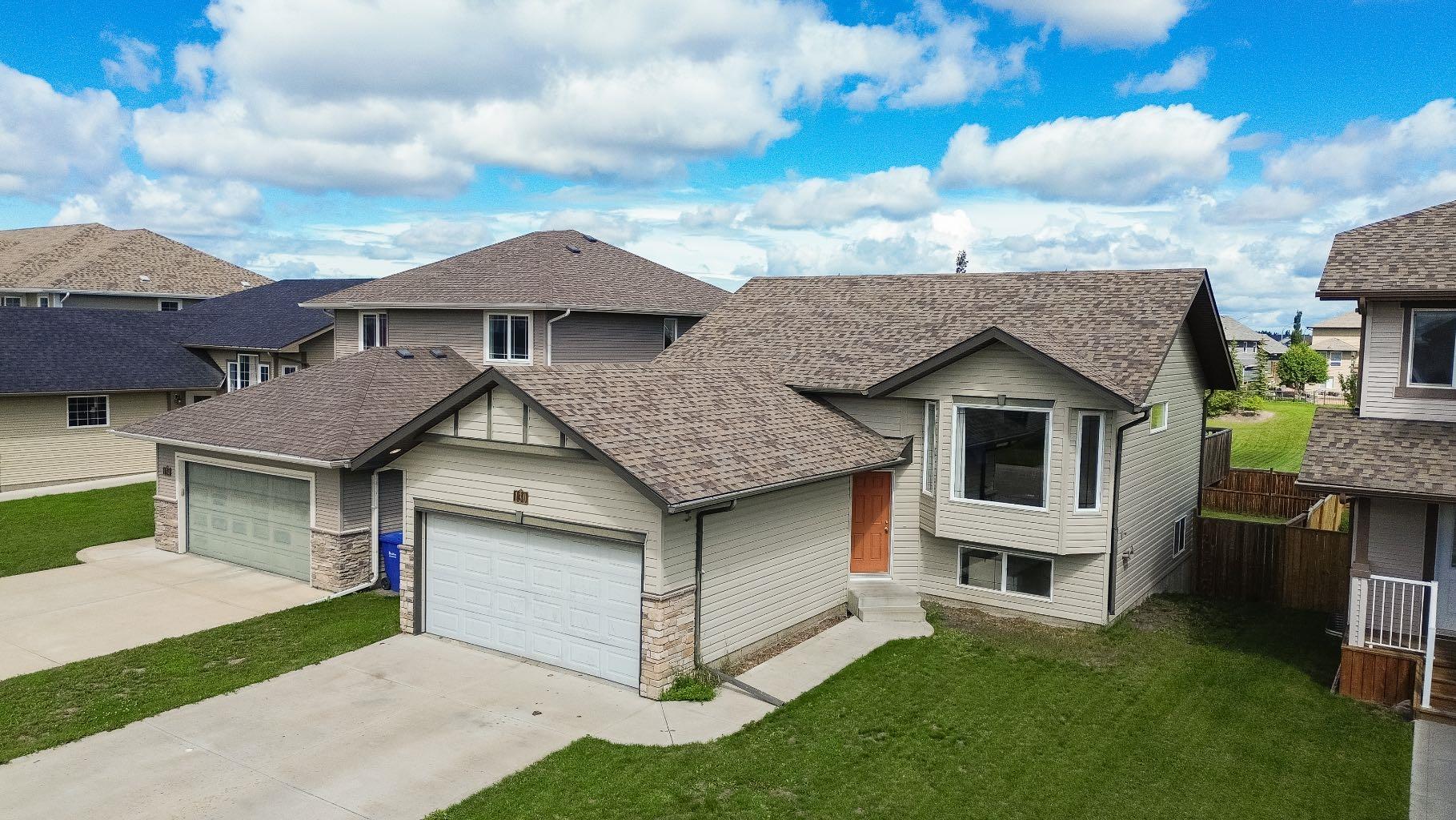 130 Larsen Cres, Red Deer, AB T4R 0J3
