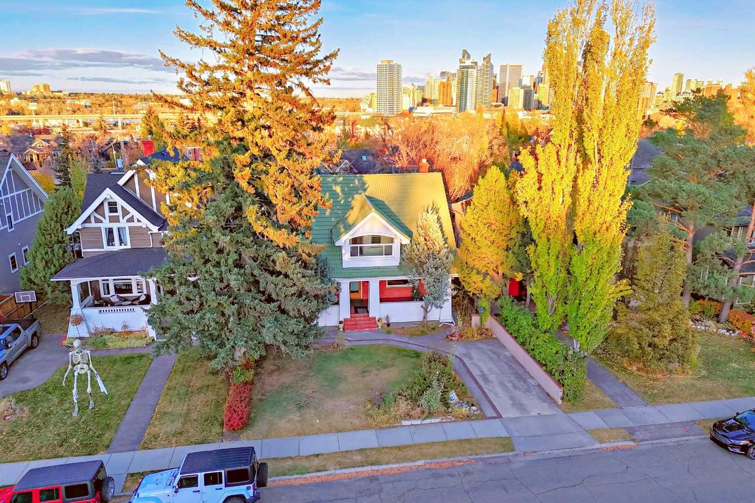 342 Superior Ave SW, Calgary, AB T3C 2J2