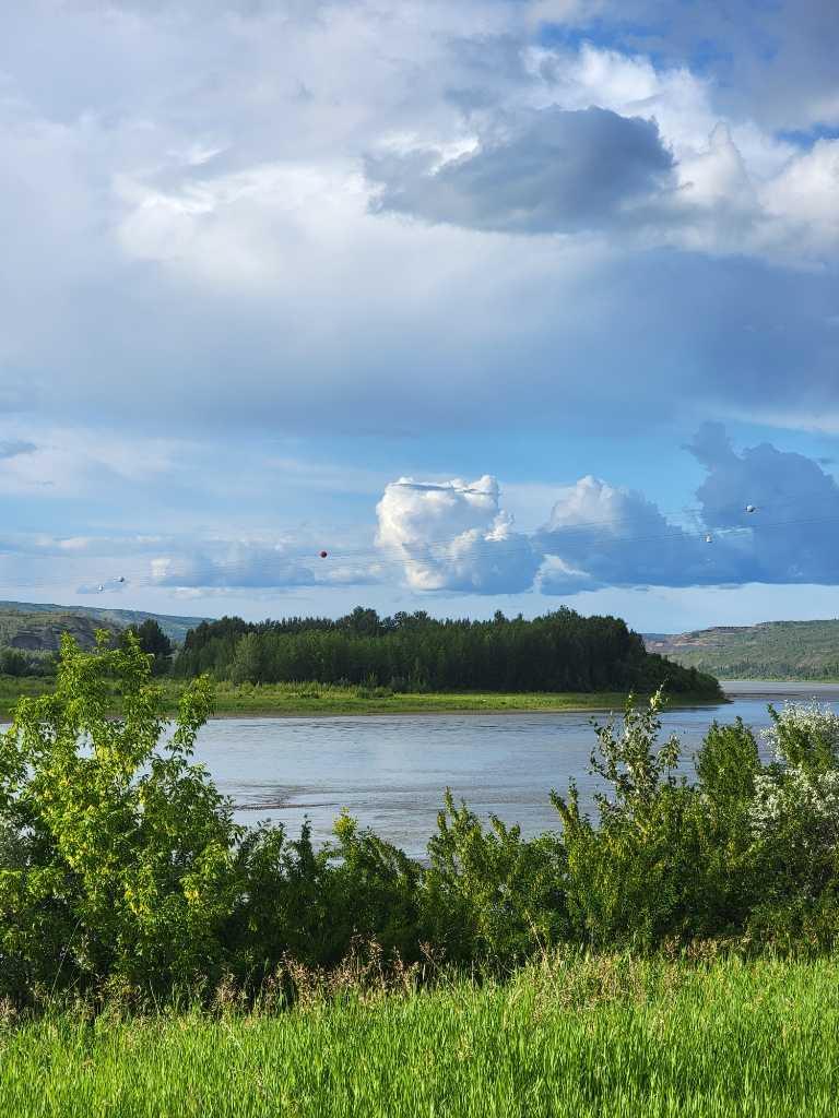 70 Ave 98 St, Peace River, AB T8S 1E3