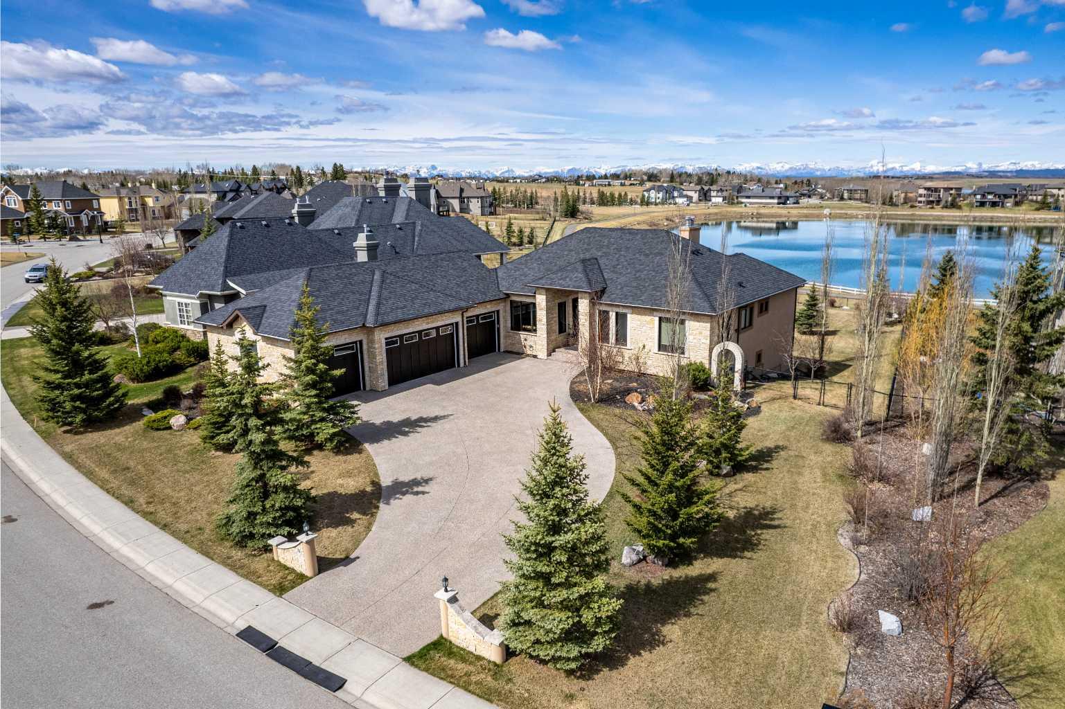 31 Montenaro Bay, Cochrane, AB T4C 0A5