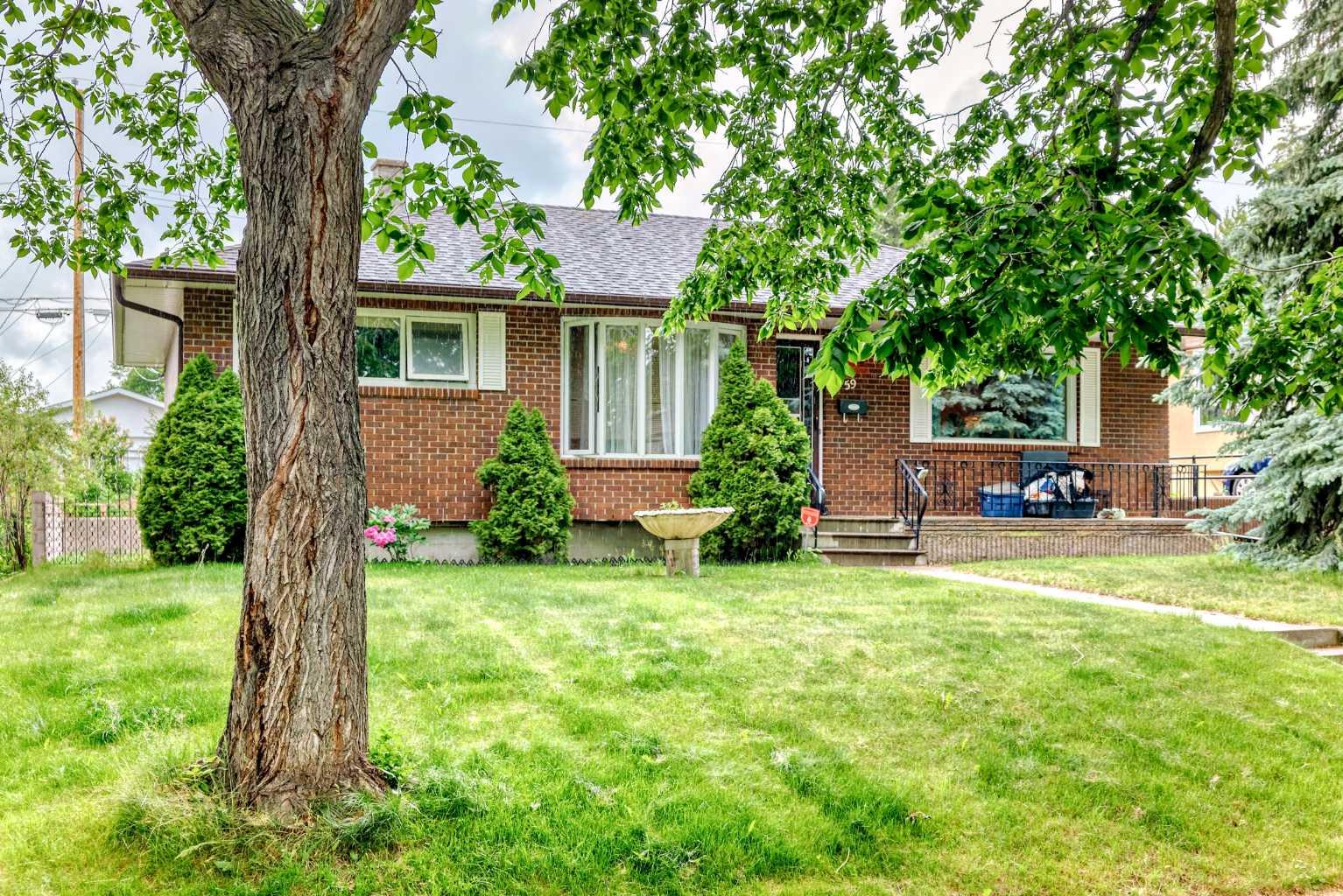59 Rosewood Rd NW, Calgary, AB T2K 1N3