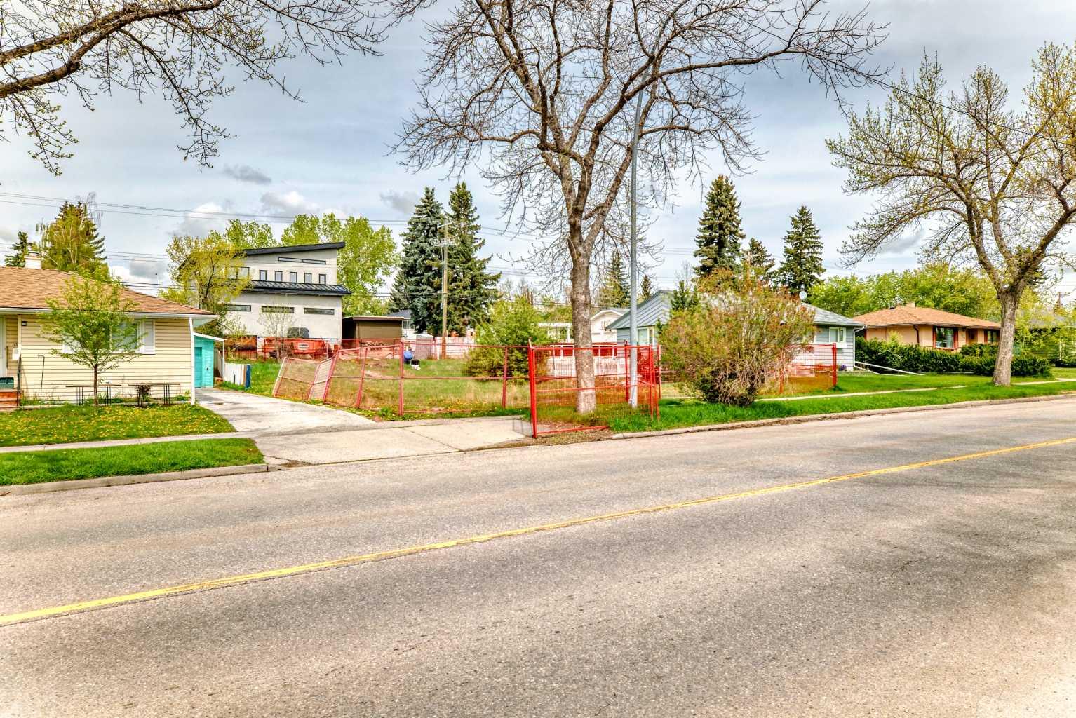 523 Northmount Dr NW, Calgary, AB T2K 3J1