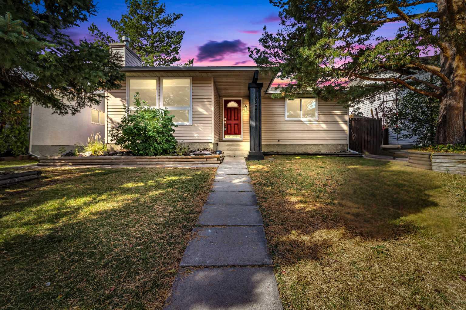 968 Bracewood Rise SW, Calgary, AB T2W 3C9