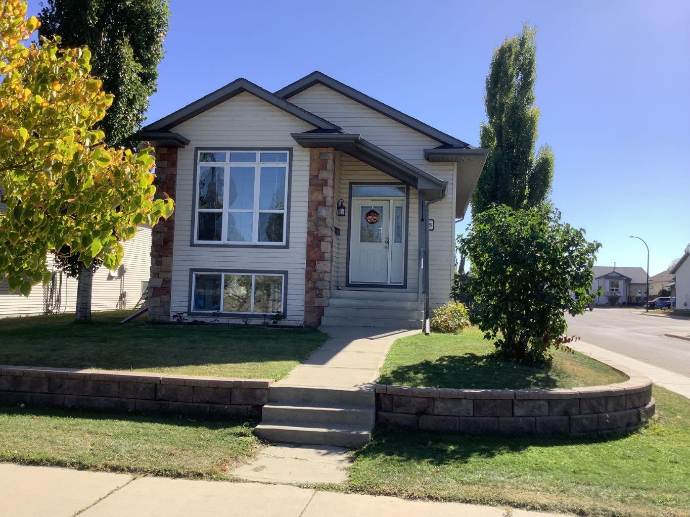 25 Ironside St, Red Deer, AB T4R 3H3
