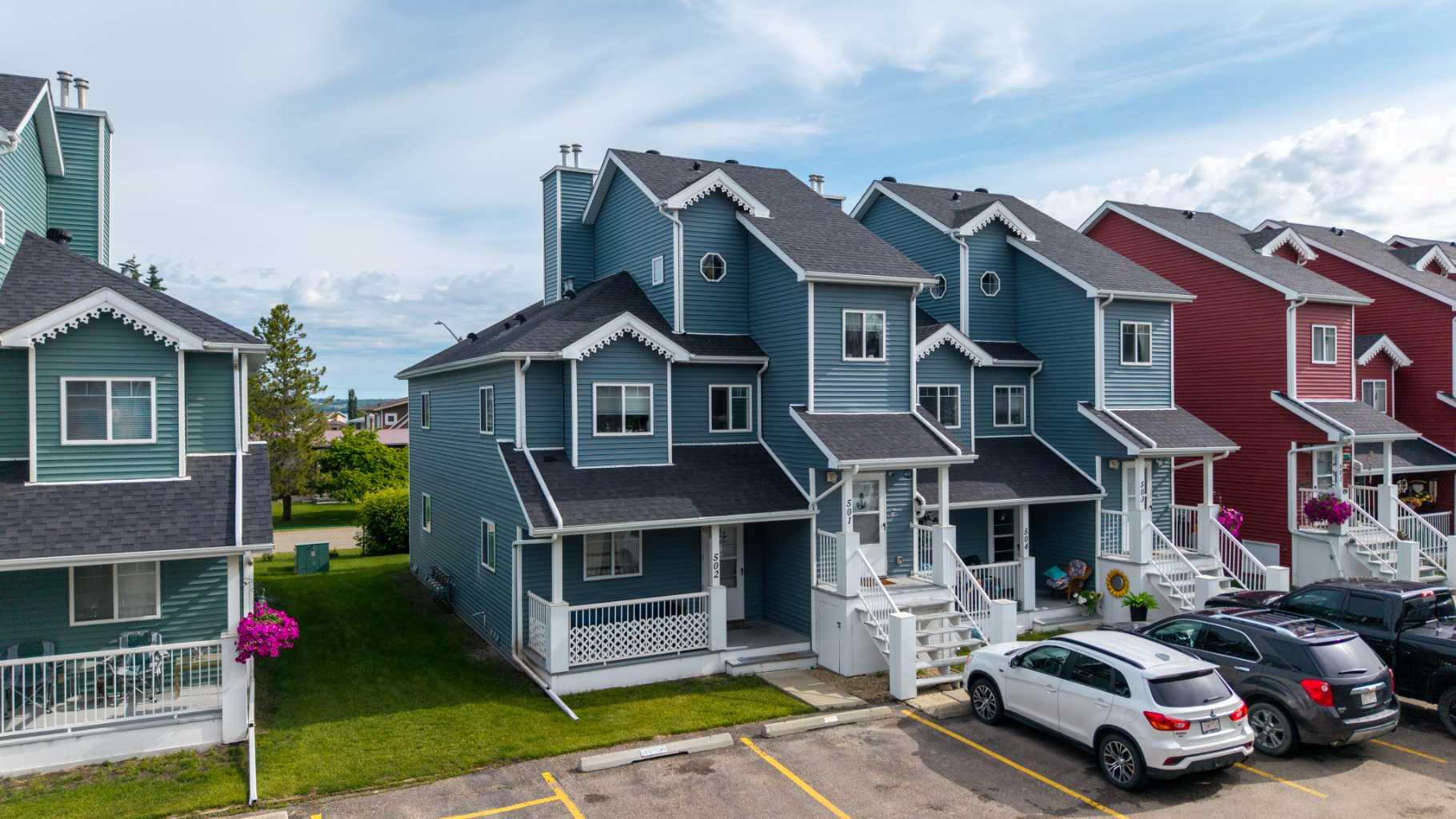 5220 50a Avenue Unit 502, Sylvan Lake, AB T4S 1E5
