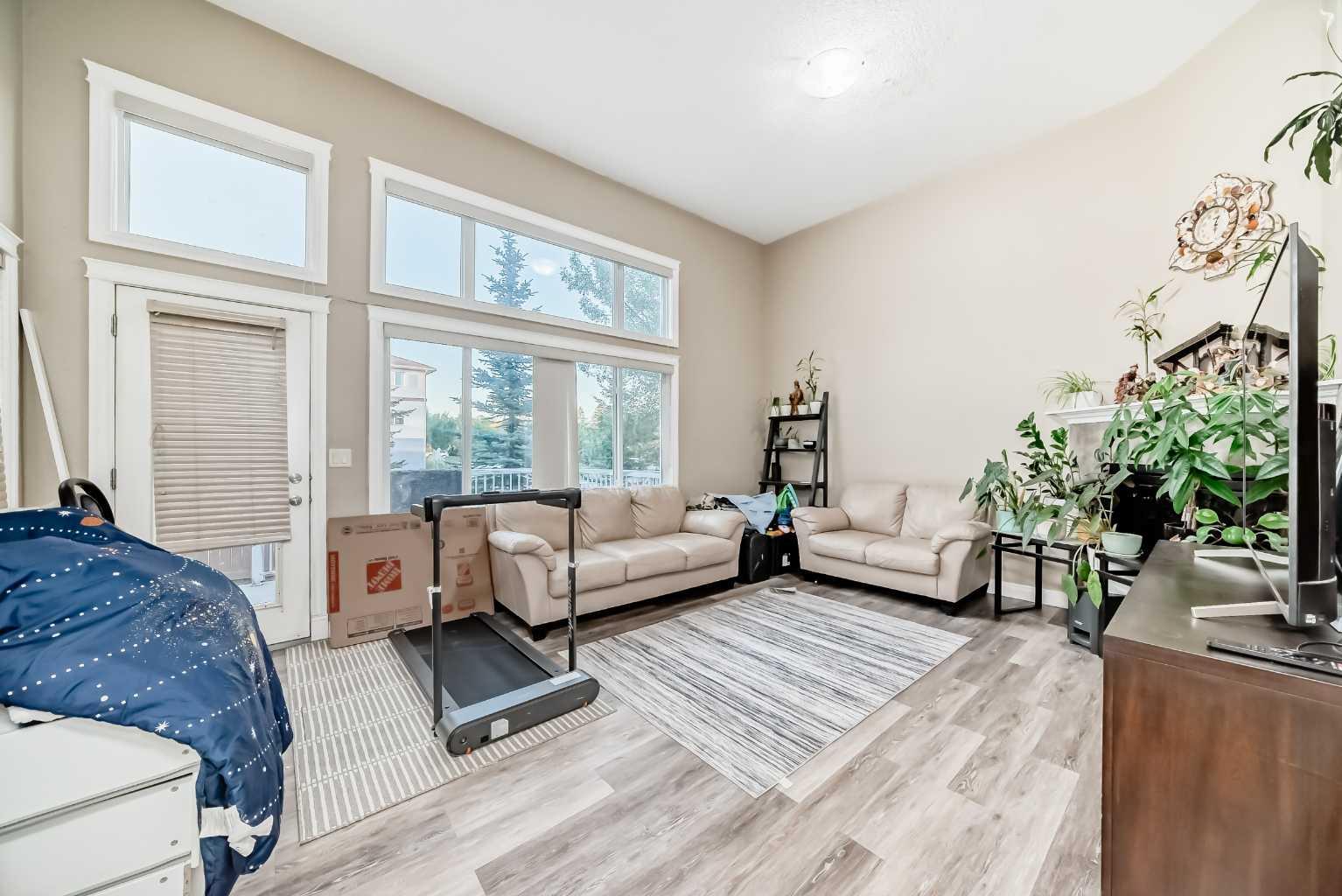 14 Dover Mews SE, Calgary, AB T2B 0B6