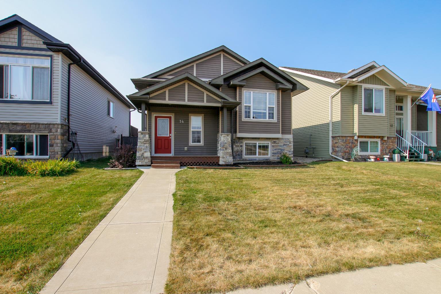 14 Radcliff Way, Sylvan Lake, AB T4S 0K1