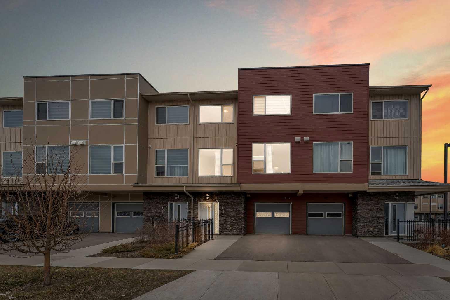 62 Saddlestone Dr NE, Calgary, AB T3J 0W4