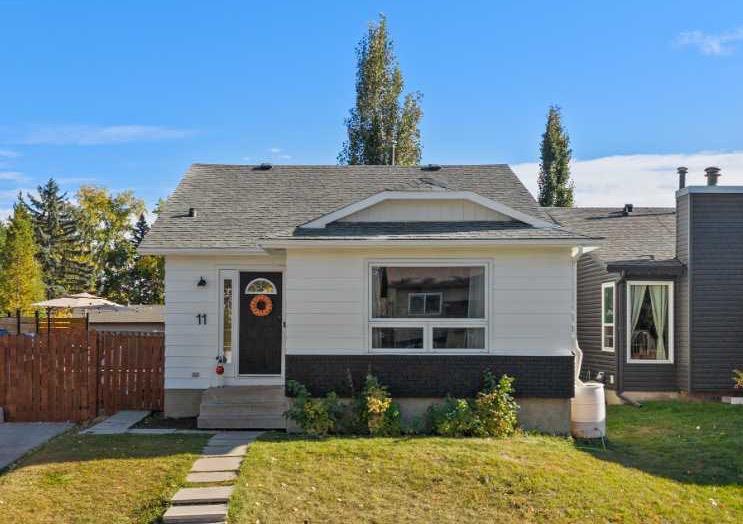 11 Deerfield Cir SE, Calgary, AB T2J 6L7