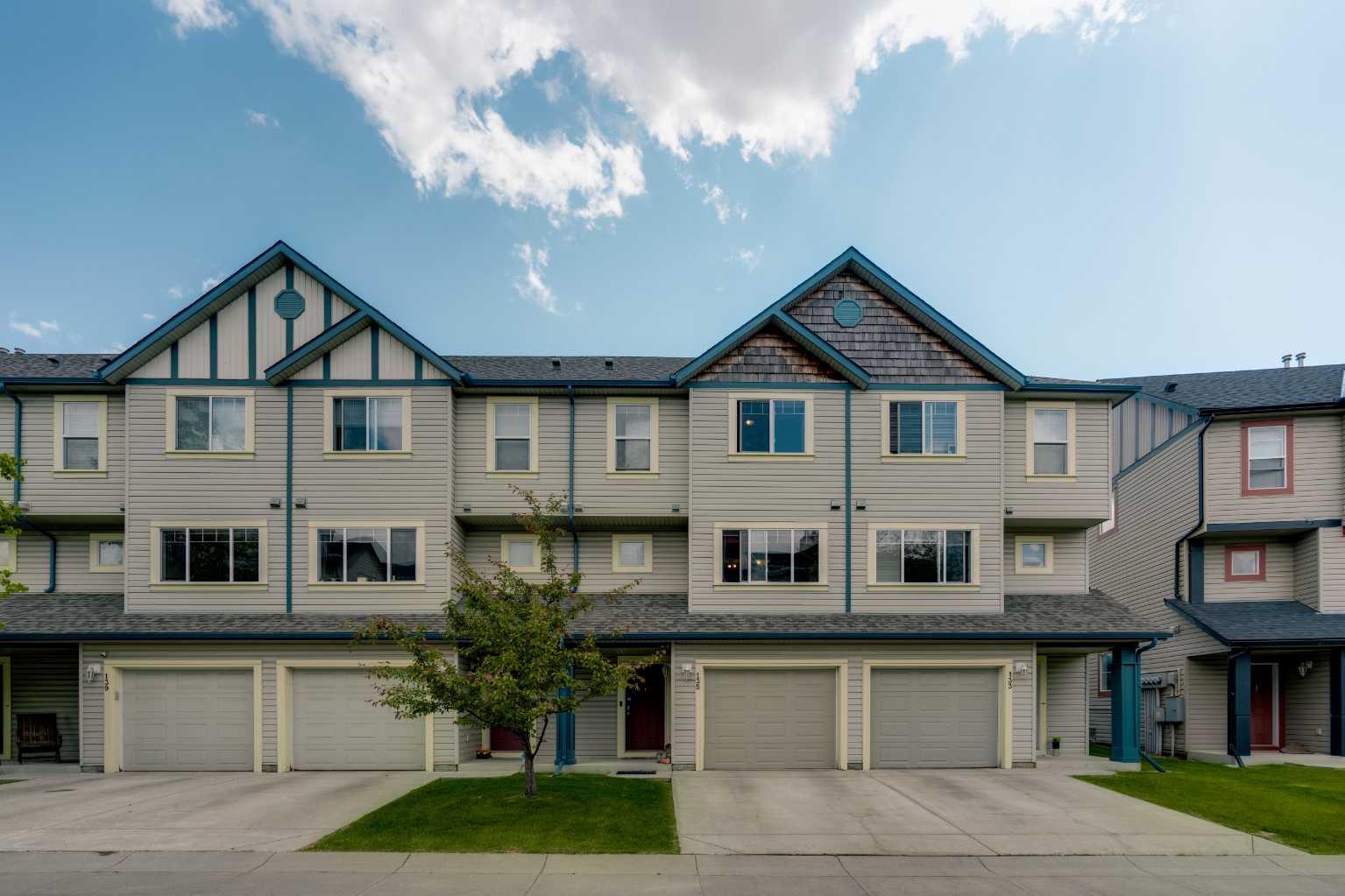 135 Copperfield Ln SE, Calgary, AB T2Z 4S9