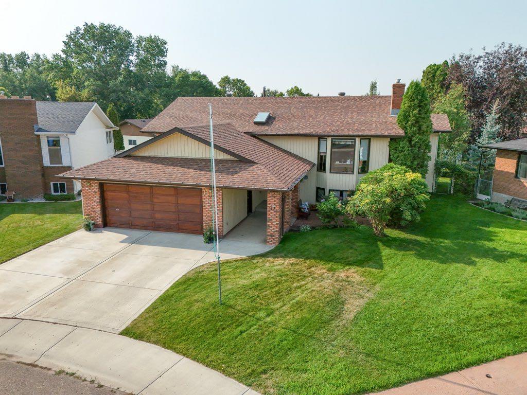 17 Iris Ct SE, Medicine Hat, AB T1B 2S1