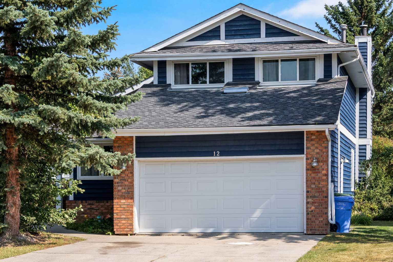 12 Deerbrook Bay SE, Calgary, AB T2J 5Z8