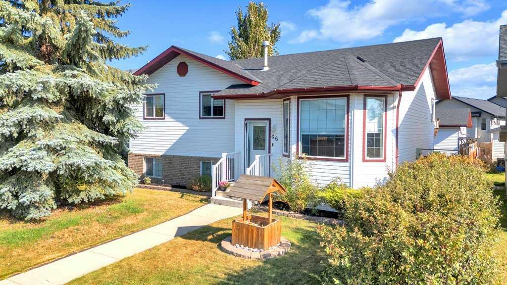 66 Hallgren Dr, Sylvan Lake, AB T4S 2G8
