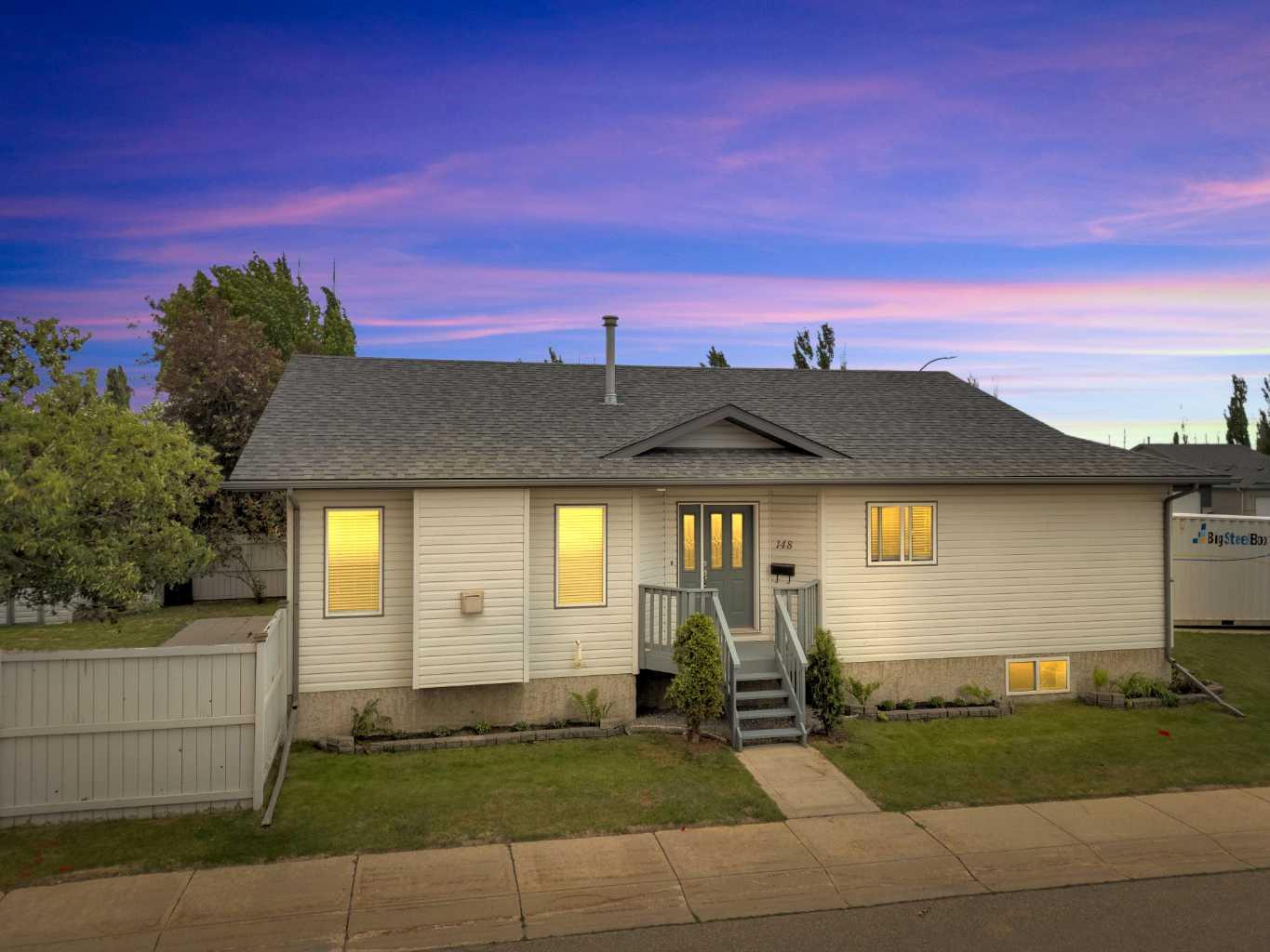148 Ammeter Close, Red Deer, AB T4R 2Y4
