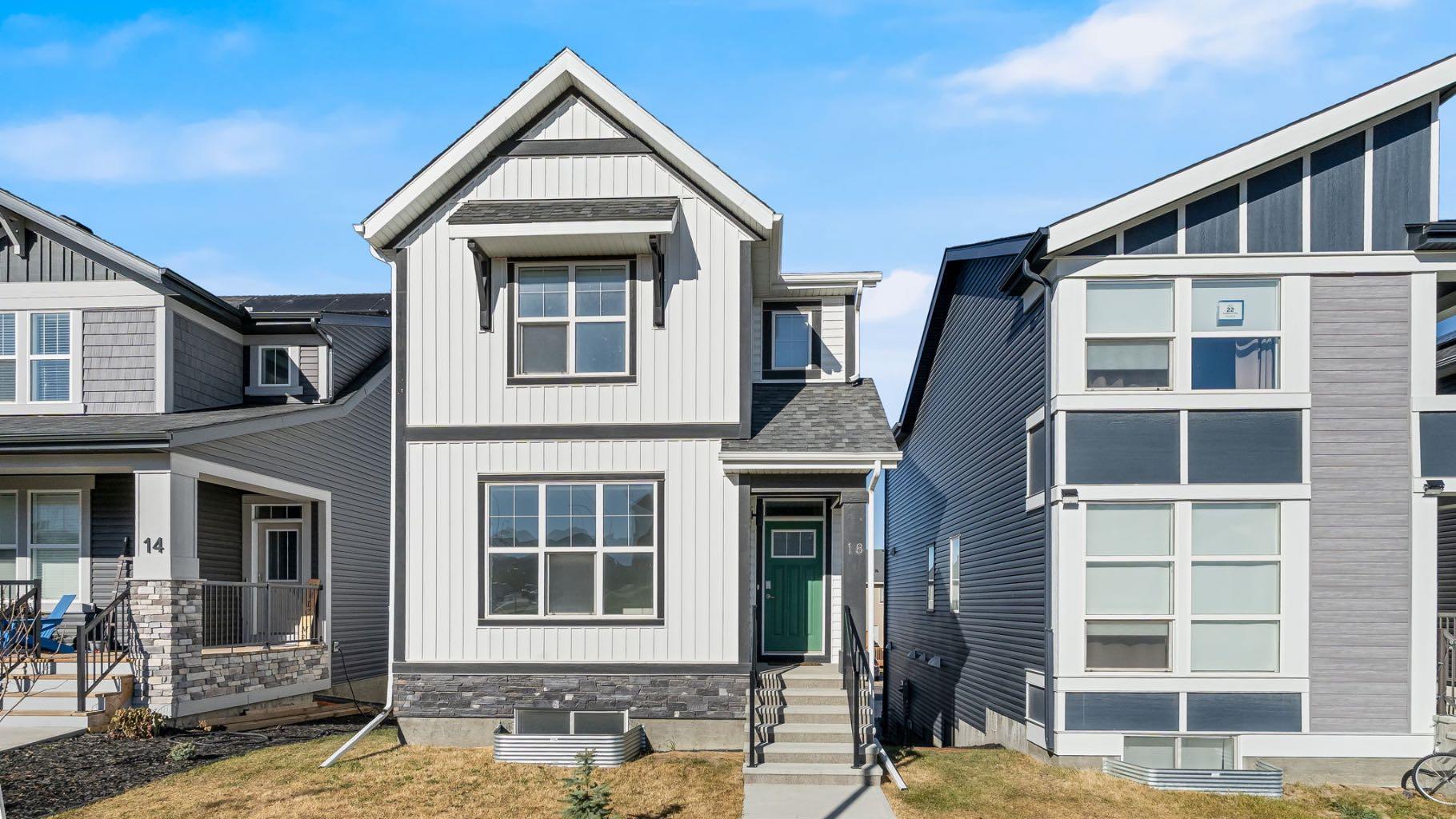 18 Amblehurst Path NW, Calgary, AB T3P 1W8