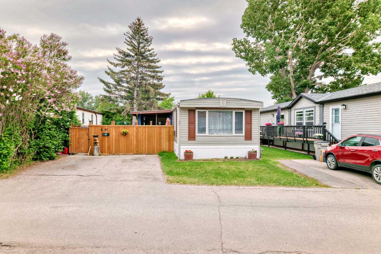 6724 17 Avenue Se Unit 97, Calgary, AB T2A 0W5