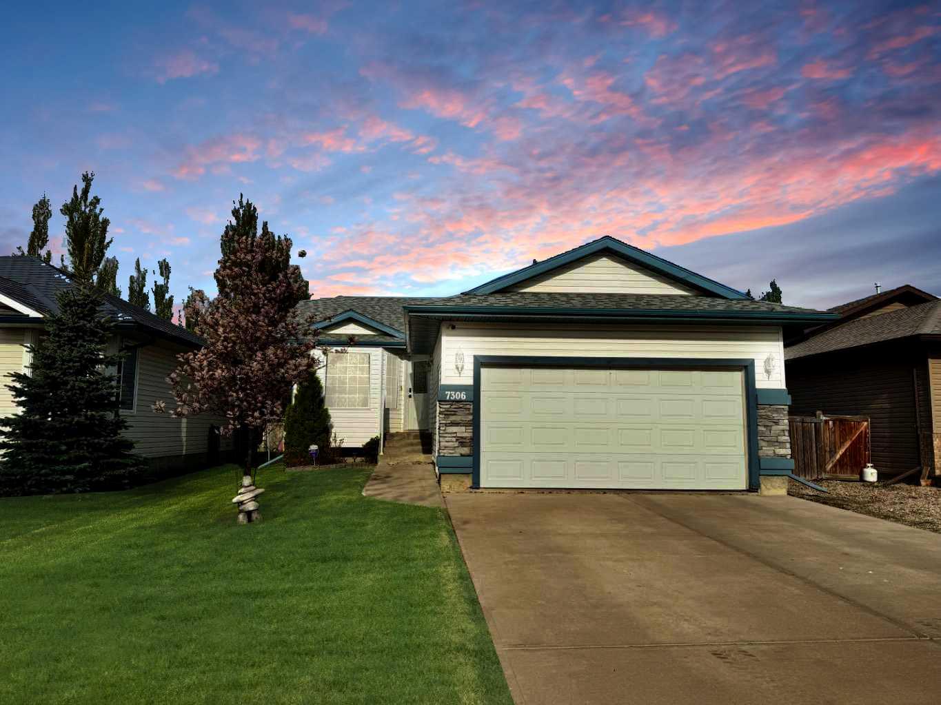 7306 Mission Heights Dr, Grande Prairie, AB T8W 2L5