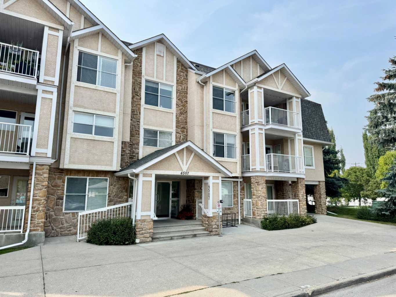 4507 45 Street Sw Unit 210, Calgary, AB T3E 6K7
