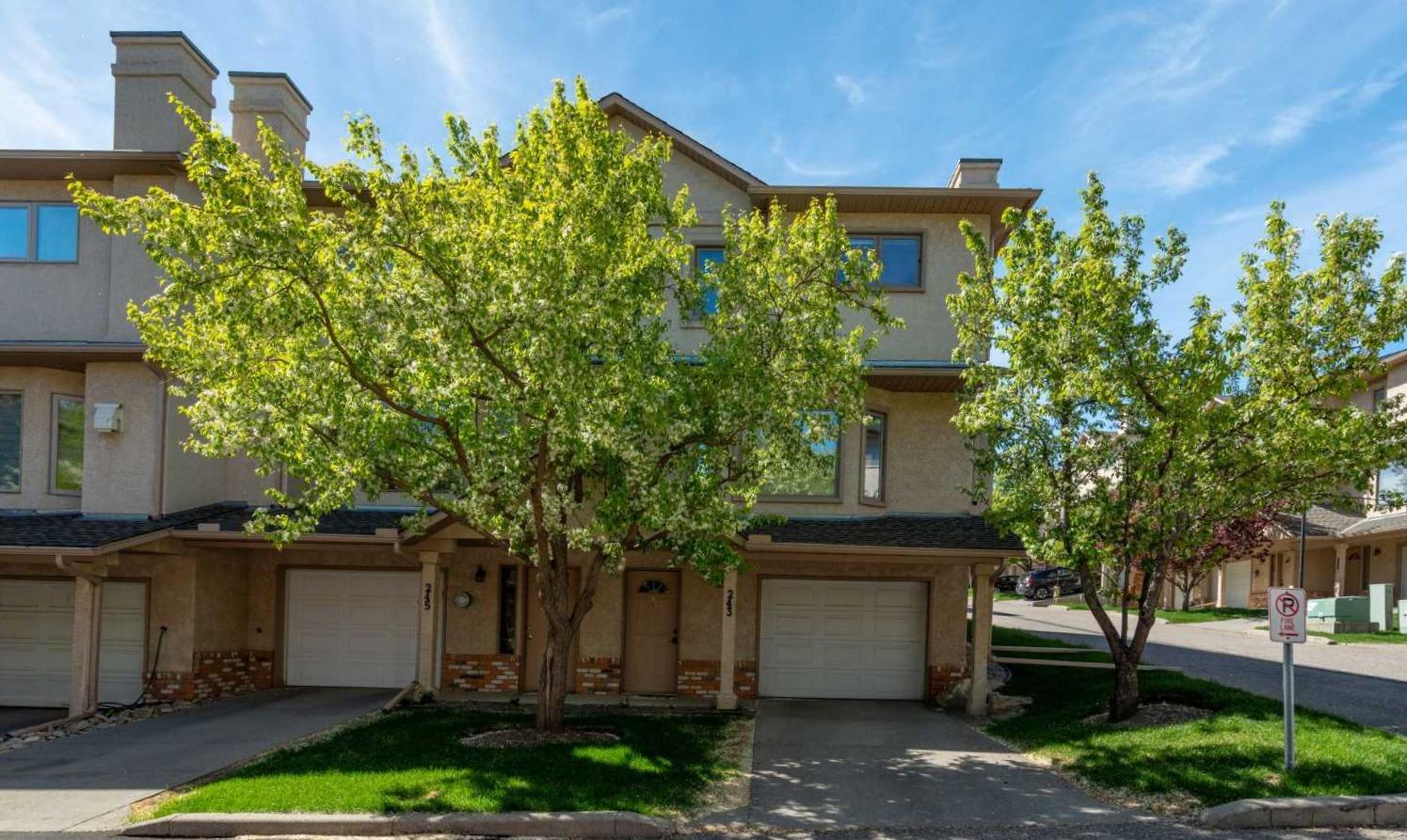 243 Christie Park Mews SW, Calgary, AB T3H 3H2