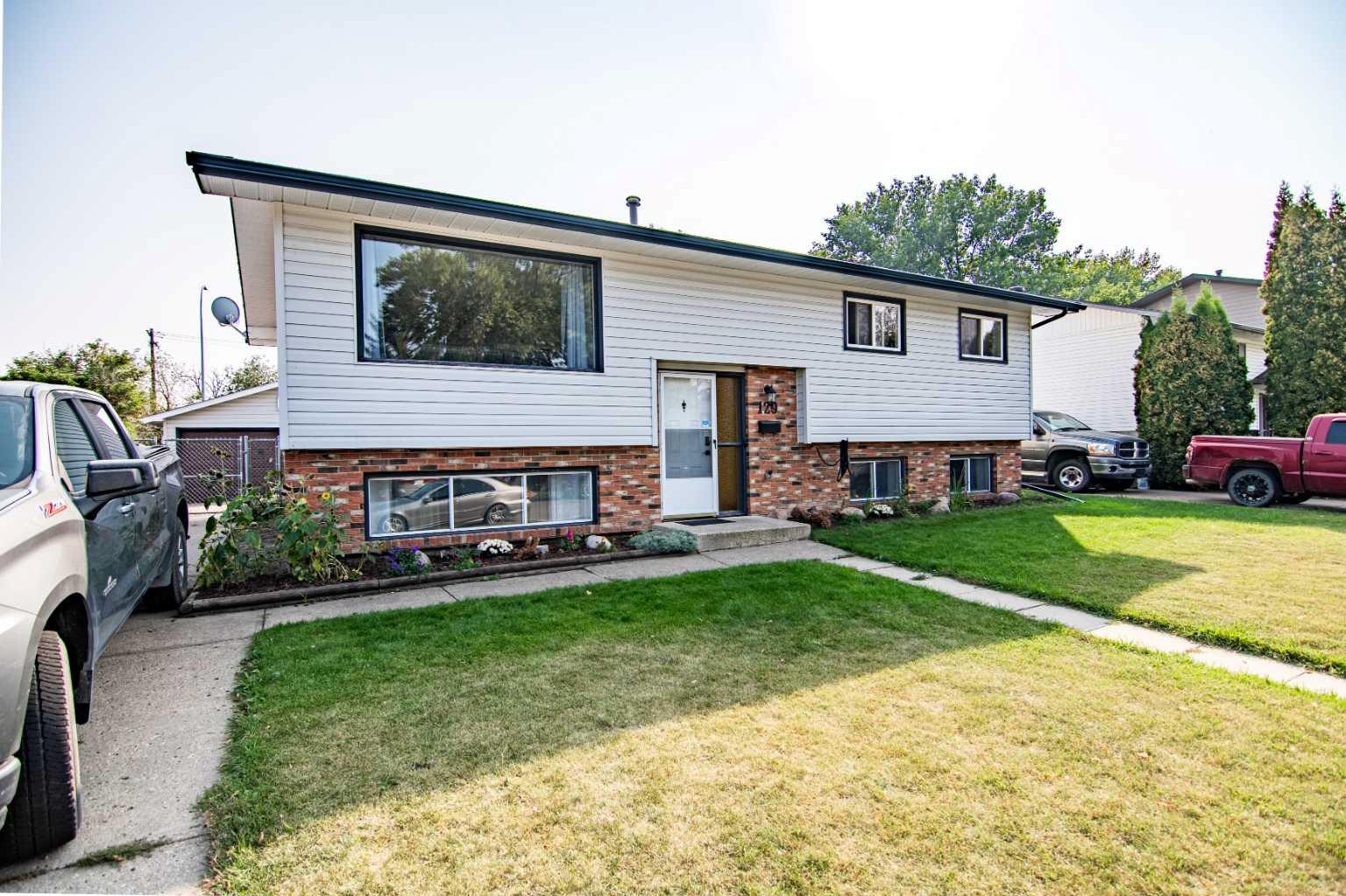 129 Wiltshire Blvd, Red Deer, AB T4N 6B4