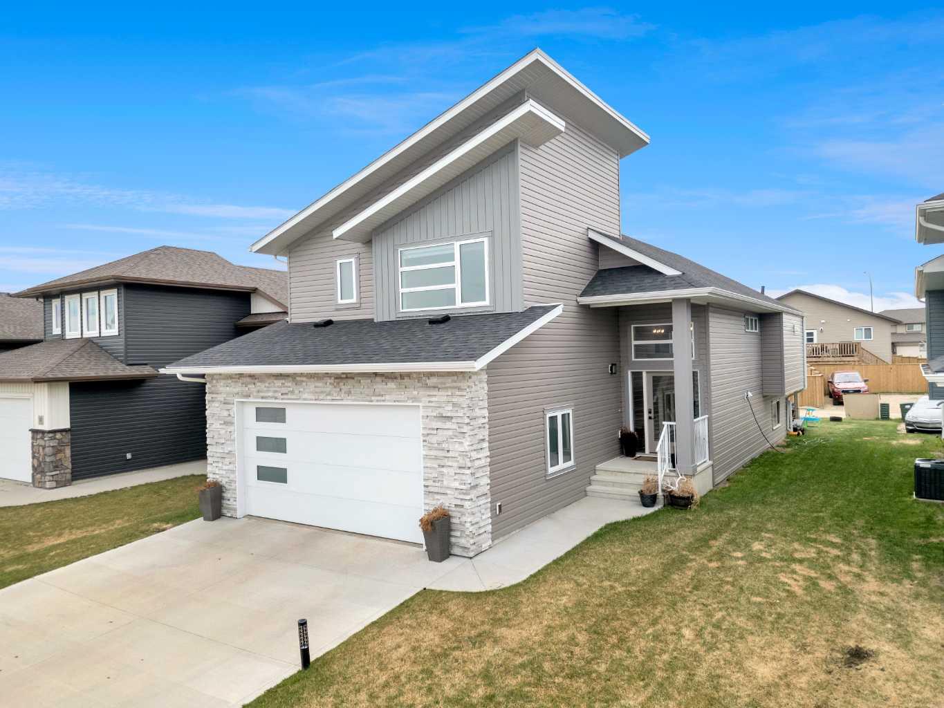 57 Mackenzie Ave, Lacombe, AB T4L 0A6