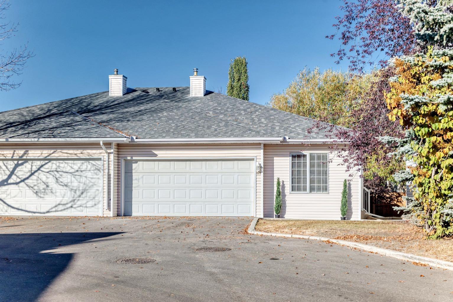 126 Hawkstone Mnr NW, Calgary, AB T3G 3X2