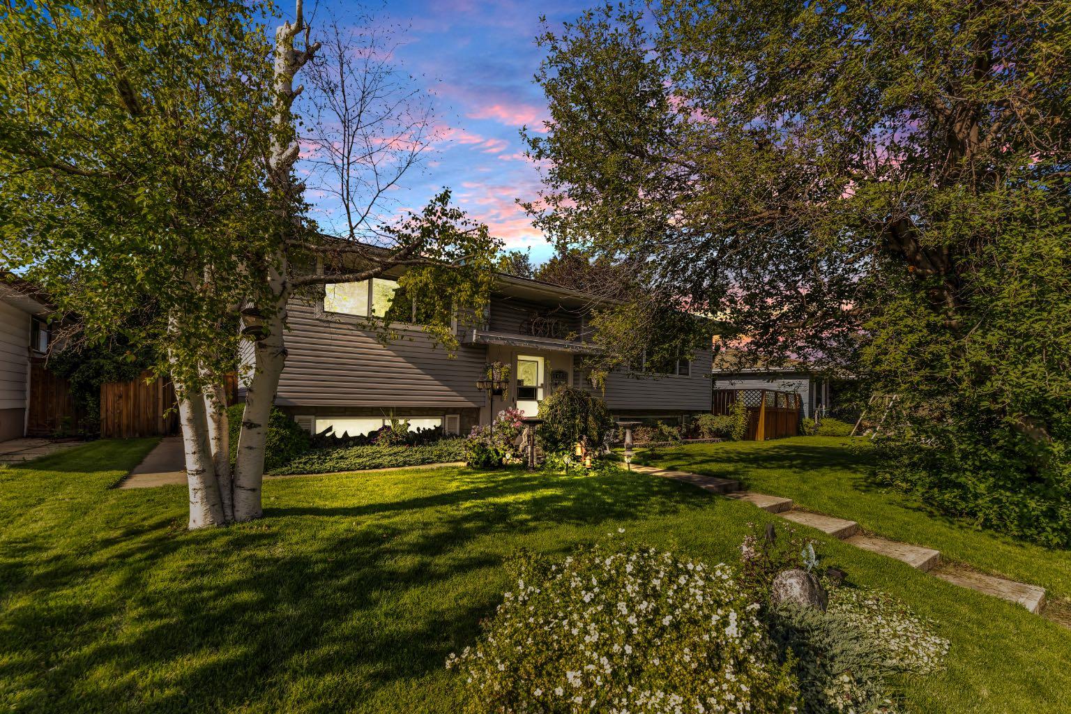 46 Marbrooke Cir NE, Calgary, AB T2A 2W4