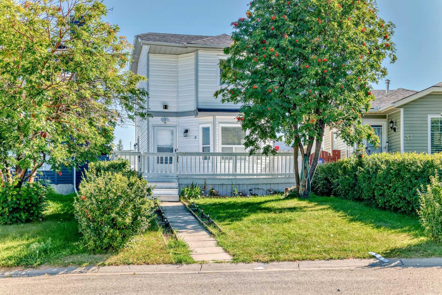 33 Martinridge Pl NE, Calgary, AB T3J 3B8