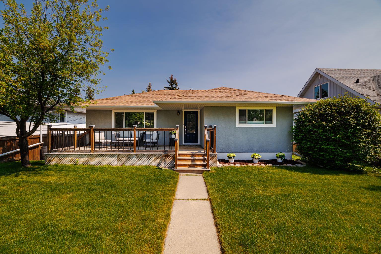 30 Coleridge Rd NW, Calgary, AB T2K 1W9