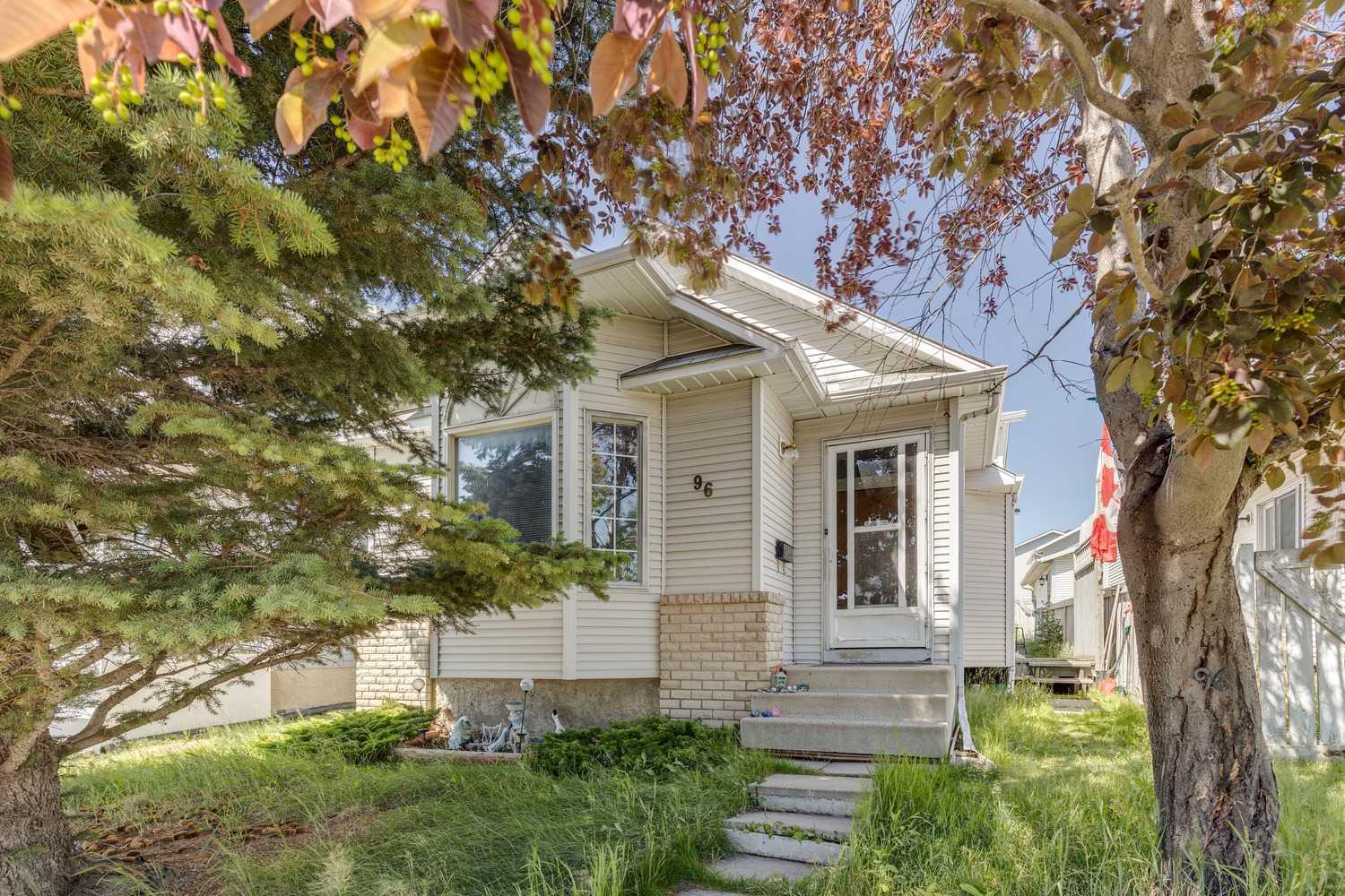 96 Covington Rd NE, Calgary, AB T3K 4A8