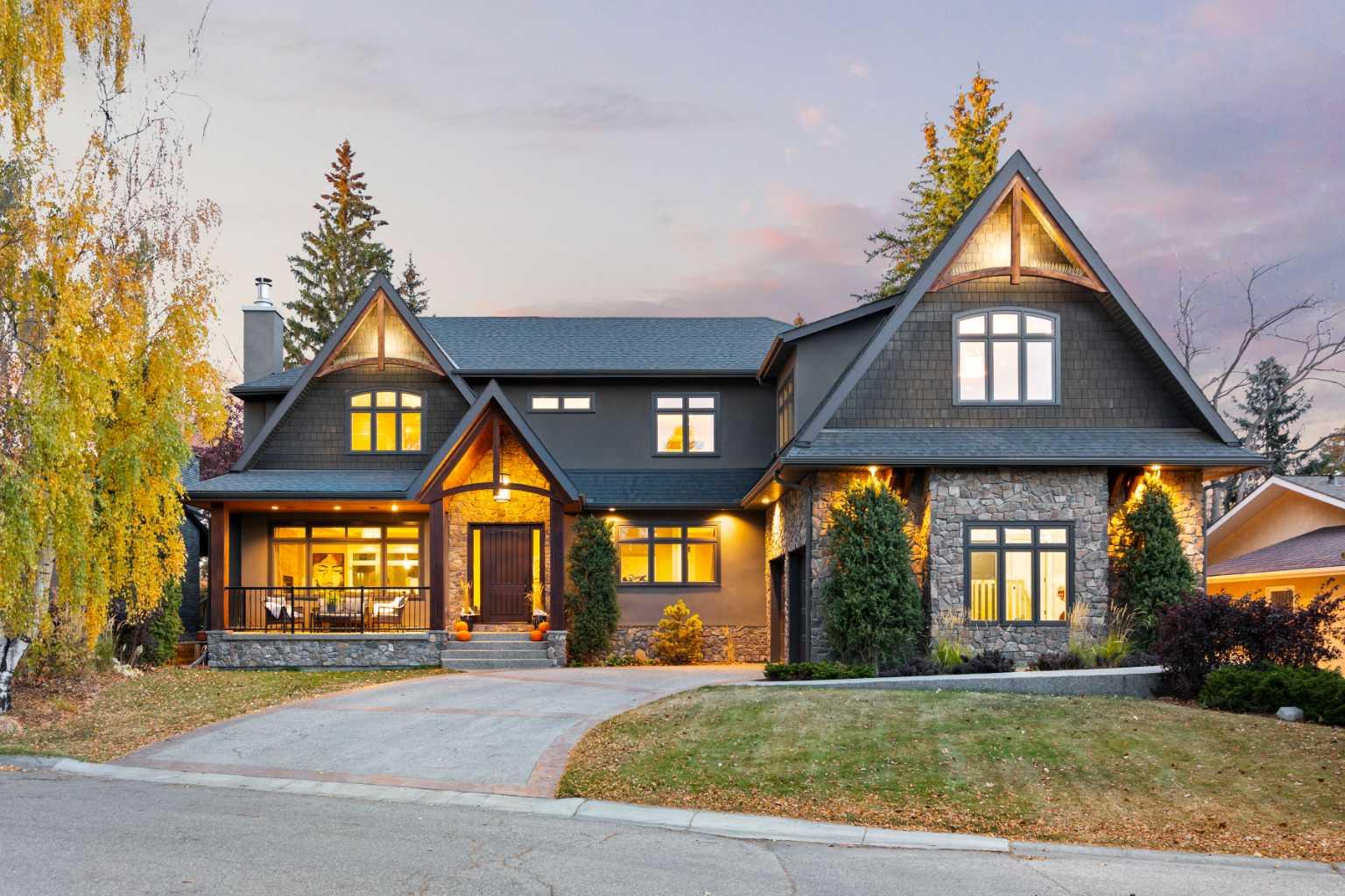 16 Varal Pl NW, Calgary, AB T3A 0A7