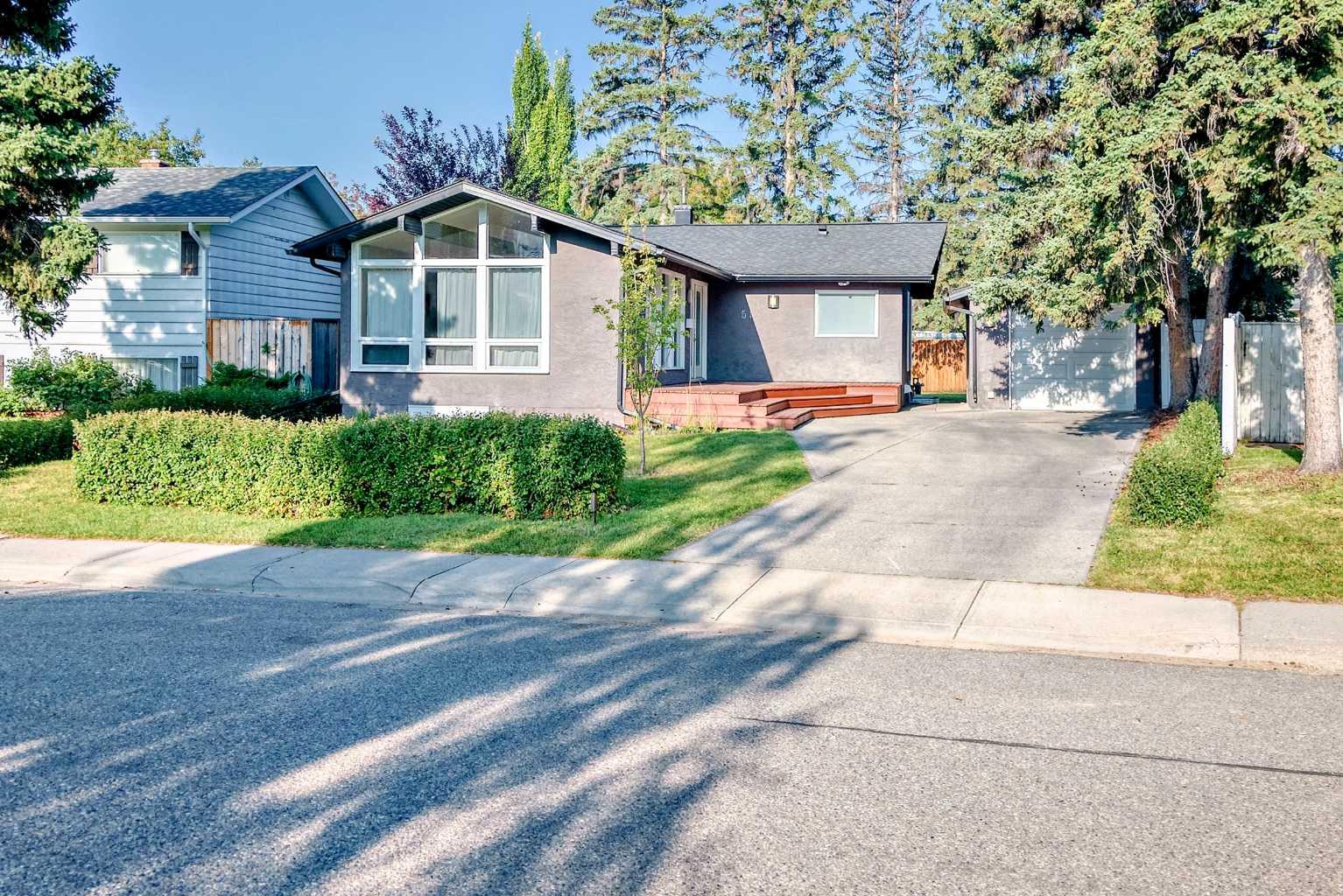 51 Holden Rd SW, Calgary, AB T2V 3E7