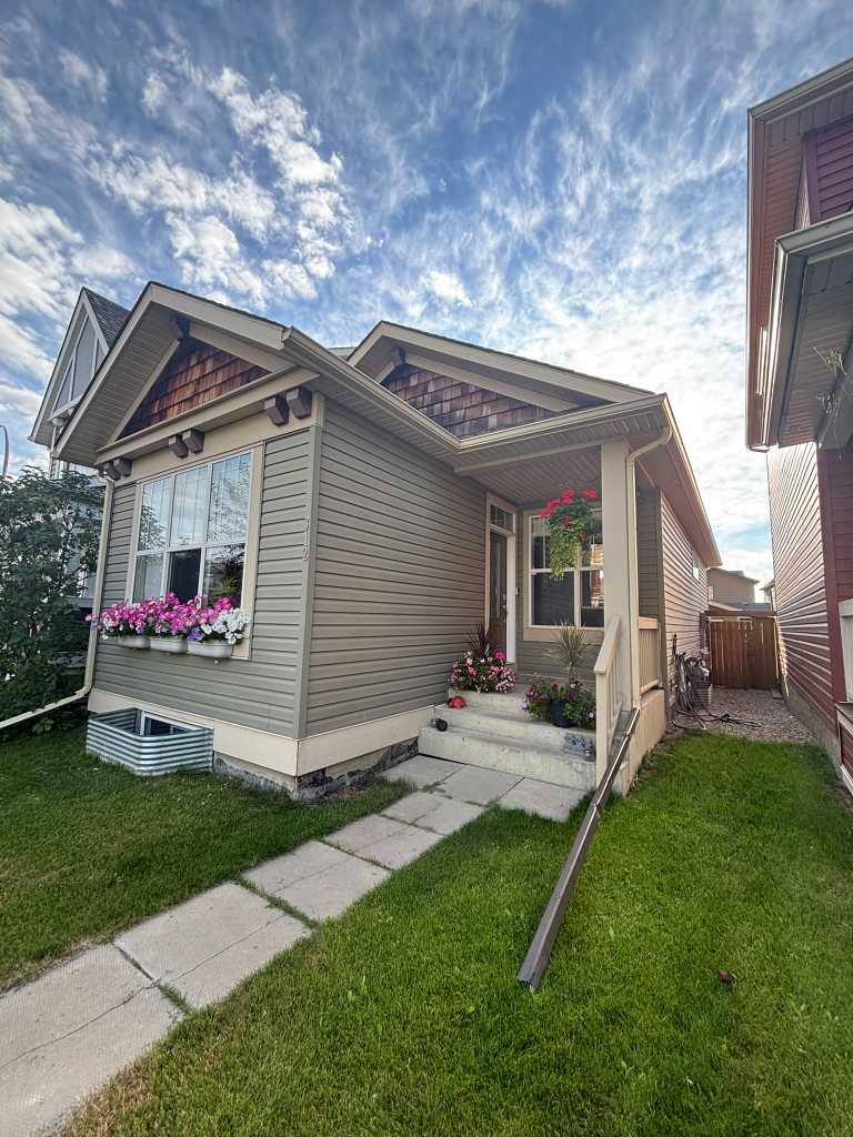312 New Brighton Lndg SE, Calgary, AB T2Z 0S5