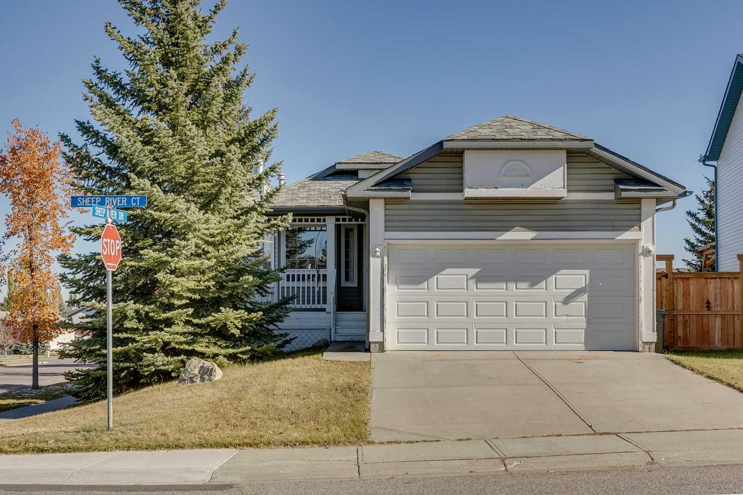 701 Sheep River Ct, Okotoks, AB T1S 1T8