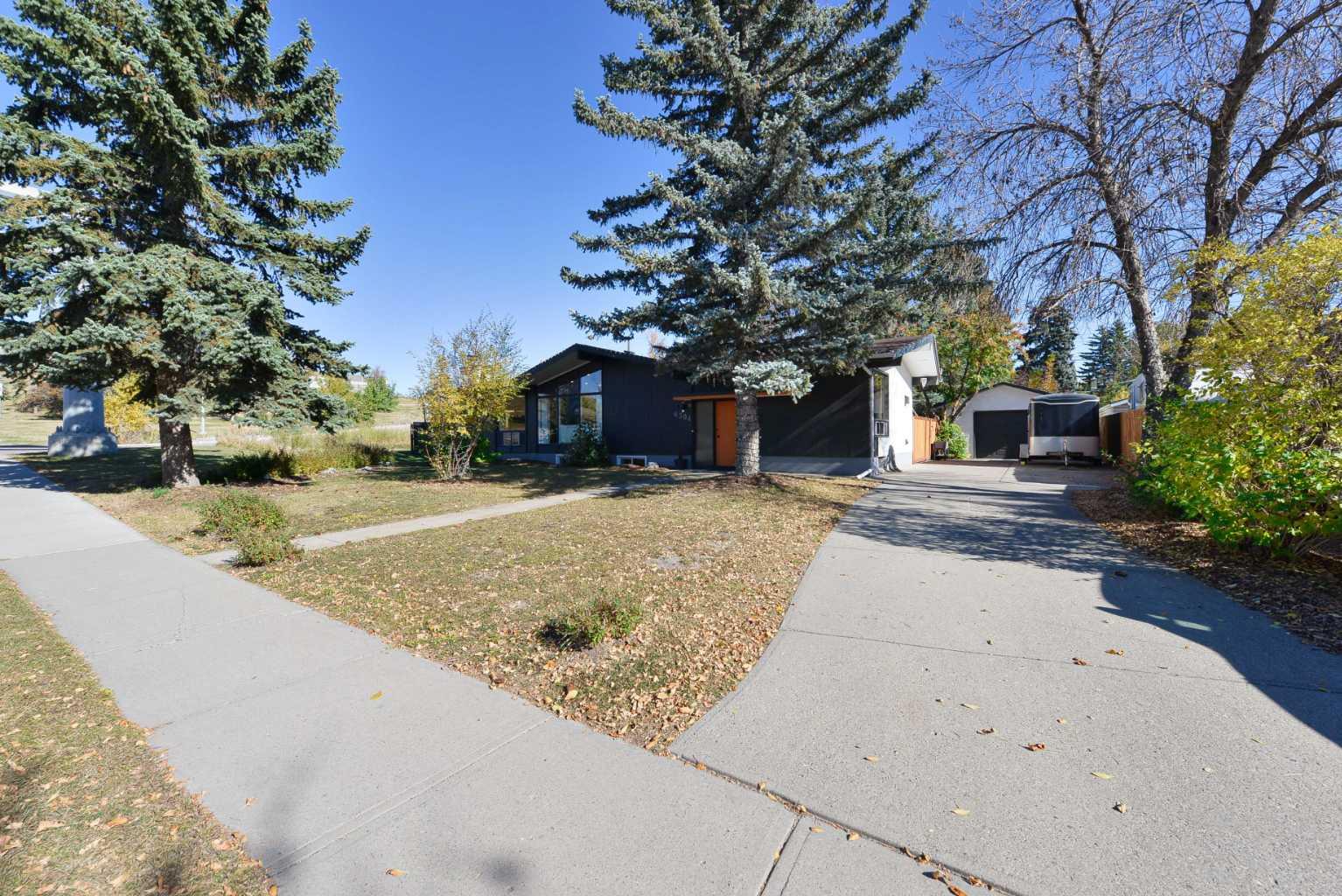 6304 Crowchild Trl SW, Calgary, AB T3E 5R5