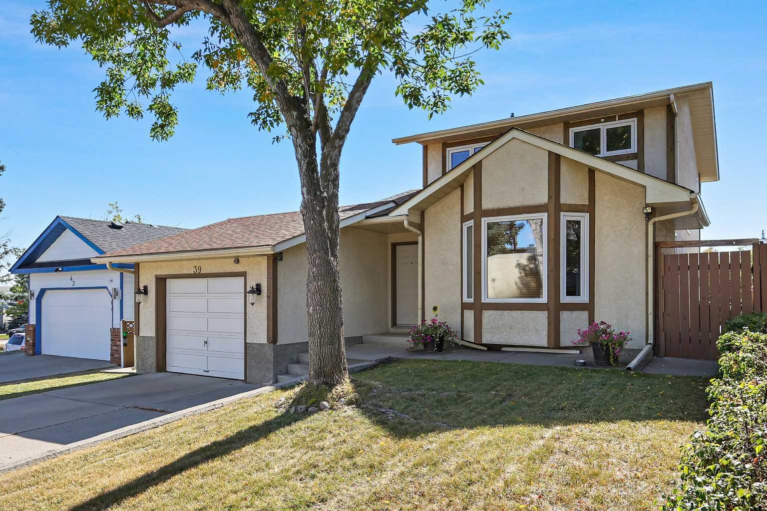 39 Millside Rd SW, Calgary, AB T2Y 2P9