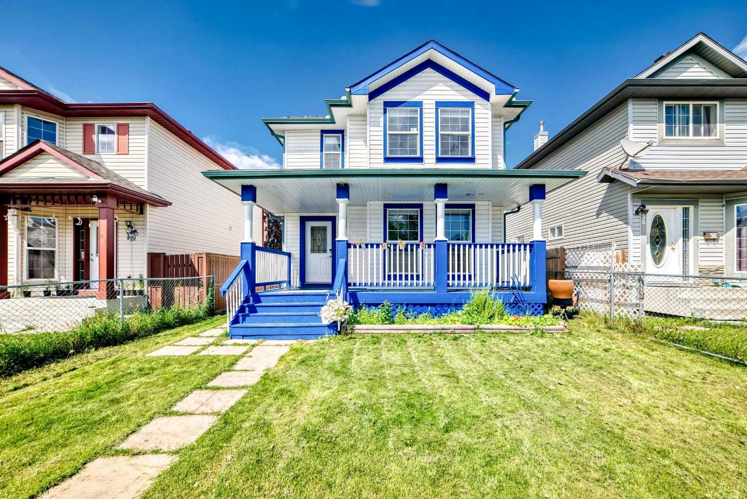 32 Taravista Cres NE, Calgary, AB T3J 4N9