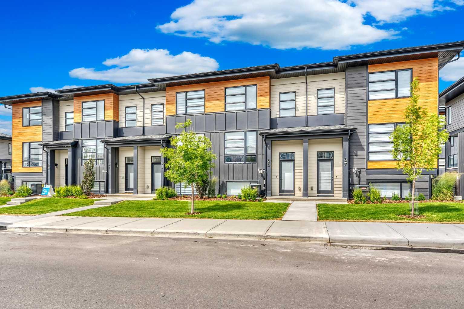63 Lucas Way NW, Calgary, AB T3P 2C7