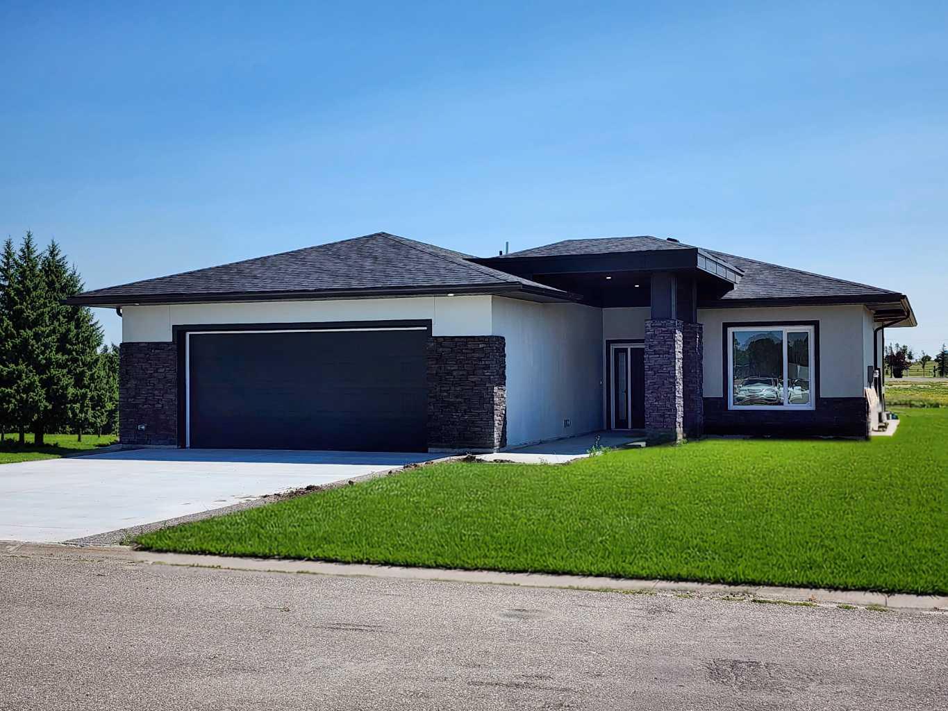 24 Tamarack Rd E, Claresholm, AB T0L 0T0