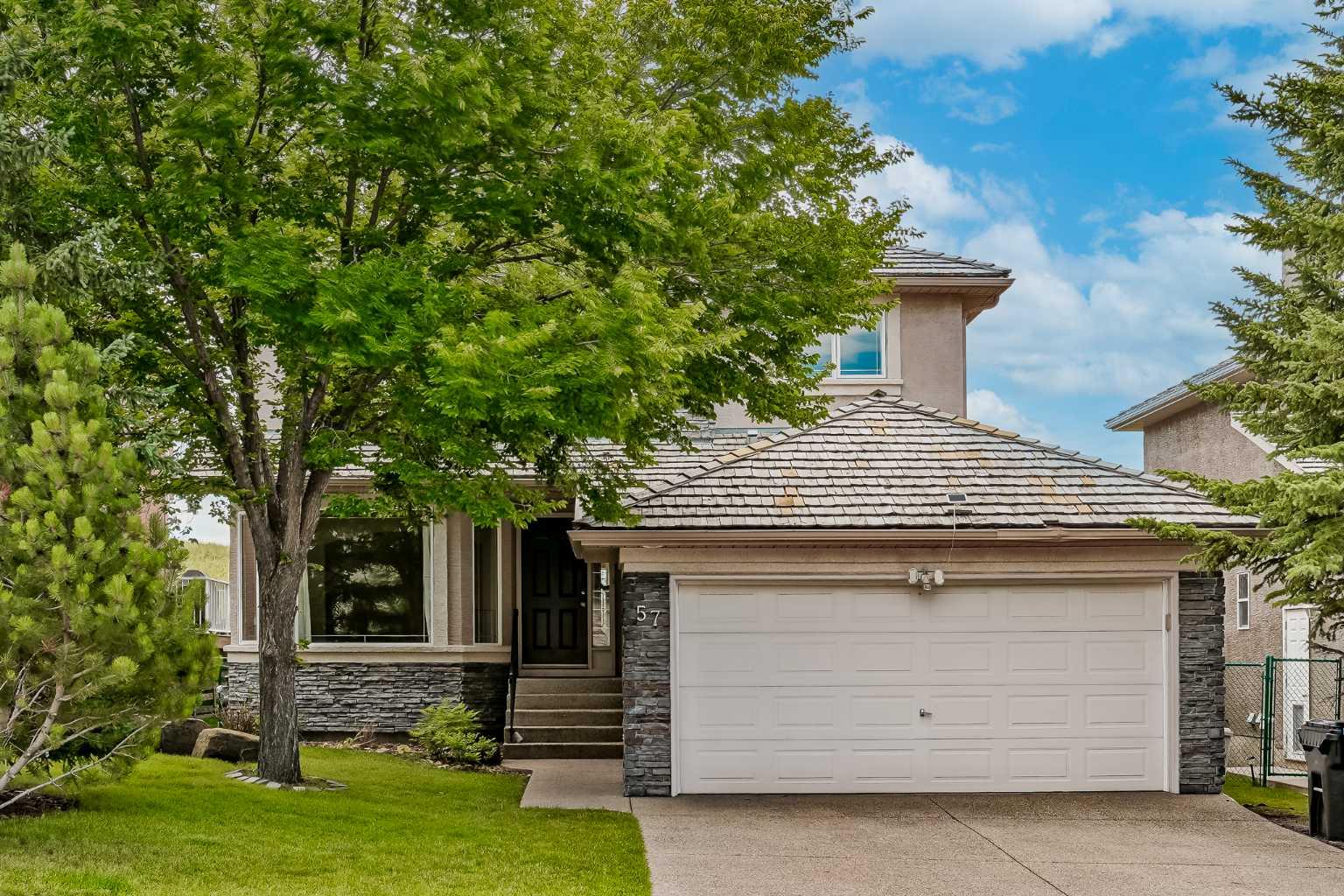 57 Royal Crest Ter NW, Calgary, AB T3G 4M2