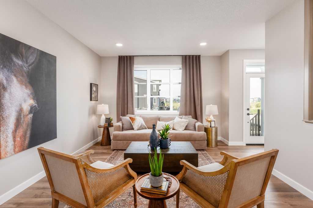 131 Starling Park NW, Calgary, AB T3P 2W1