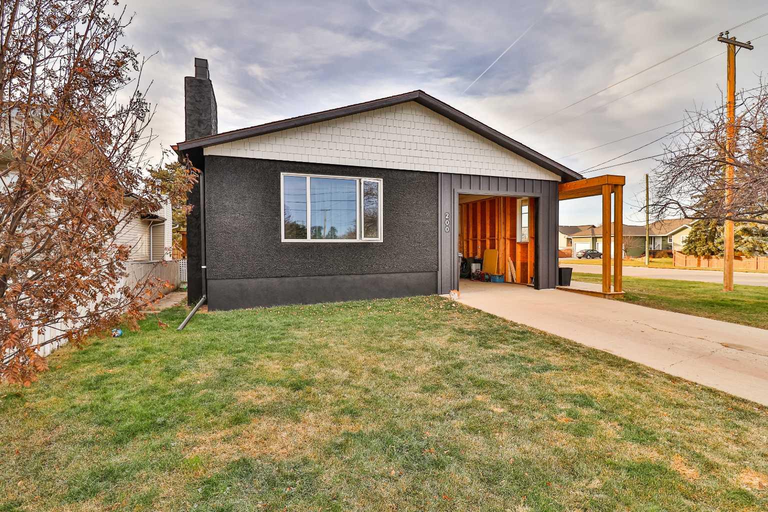 , Raymond, AB T0K 2S0 MLS Houseful