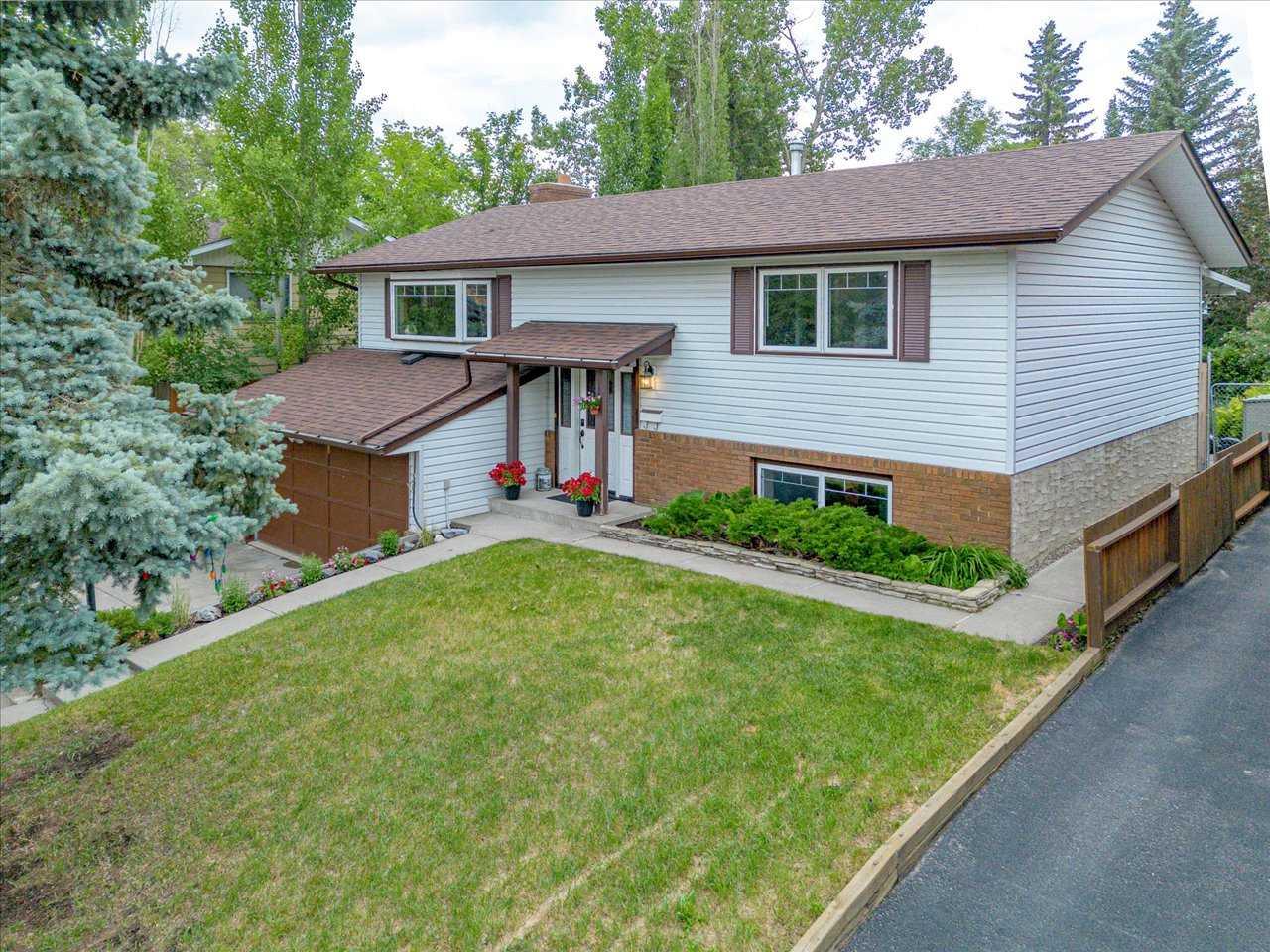 307 Cantrell Pl SW, Calgary, AB T2W 2A3
