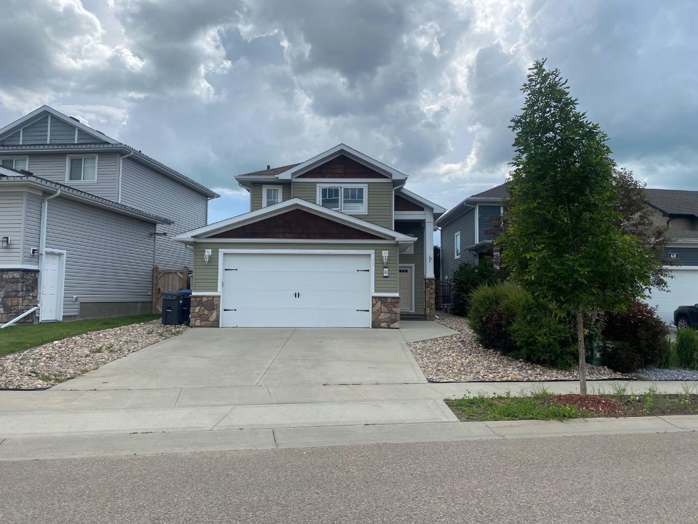 62 Reynolds Rd, Sylvan Lake, AB T4S 0L8