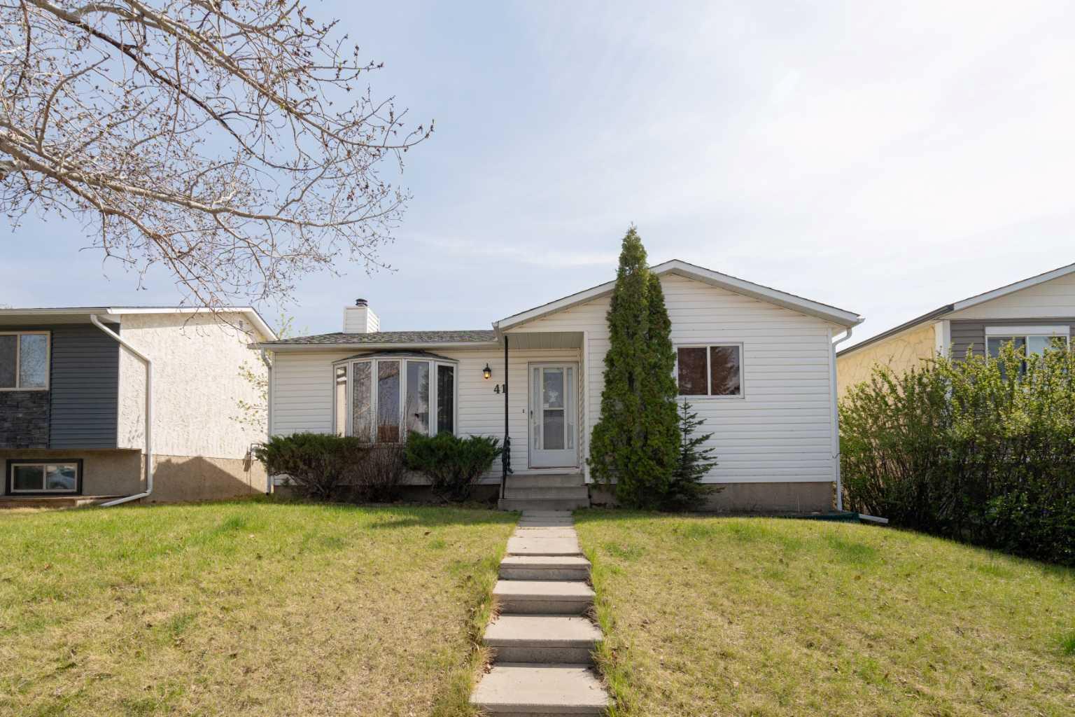 41 Alpine Cres SE, Airdrie, AB T4B 1K9