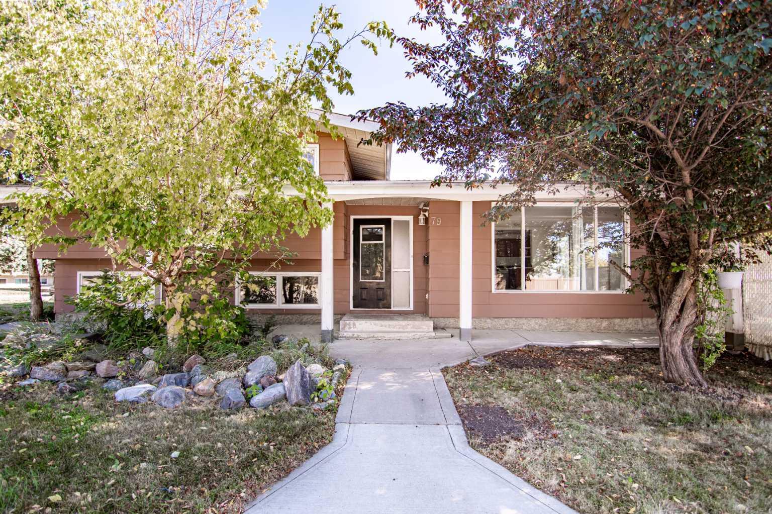 79 Oak St, Red Deer, AB T4P 1R9